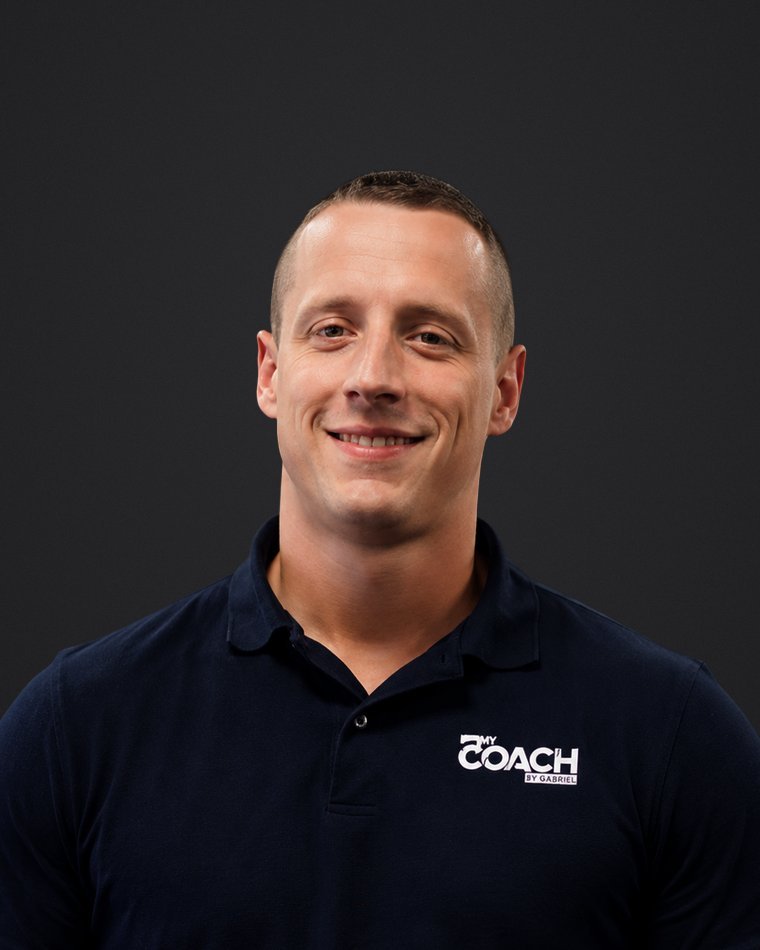 Barnabé, coach au studio de Caen.